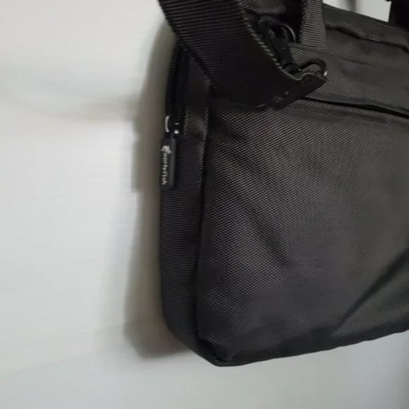 GnarlyFish tablet ipad bag up to 12" across zippered shoulder strap front pocket - Picture 2 of 9